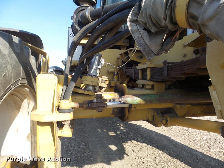 image for item DB6274 1994 Ag-Chem RoGator 664 self-propelled sprayer