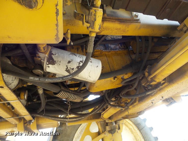 image for item DB6274 1994 Ag-Chem RoGator 664 self-propelled sprayer