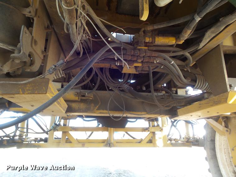 image for item DB6274 1994 Ag-Chem RoGator 664 self-propelled sprayer