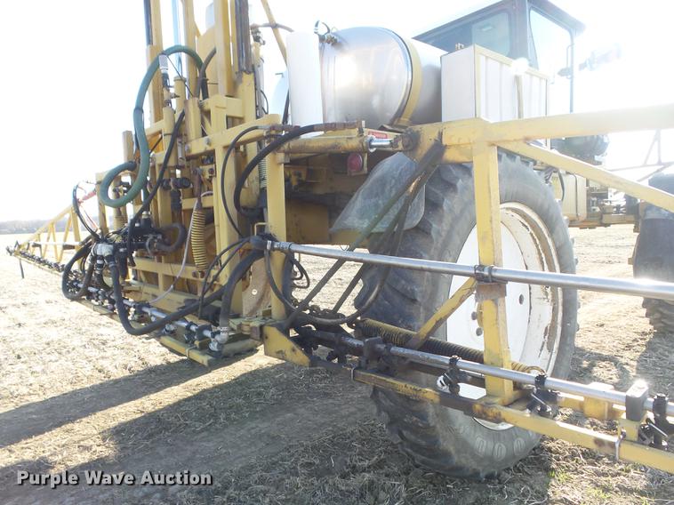 image for item DB6274 1994 Ag-Chem RoGator 664 self-propelled sprayer