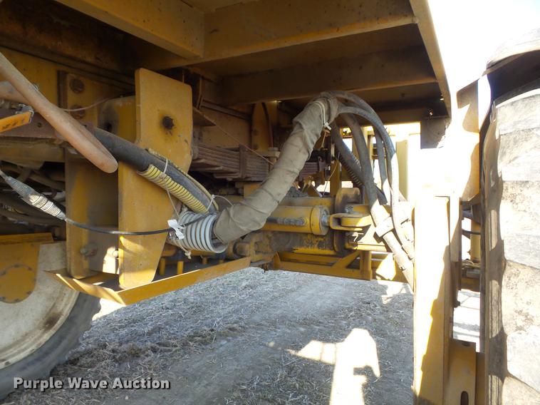 image for item DB6274 1994 Ag-Chem RoGator 664 self-propelled sprayer