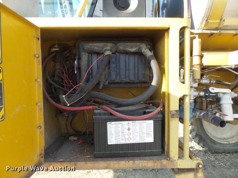 image for item DB6274 1994 Ag-Chem RoGator 664 self-propelled sprayer