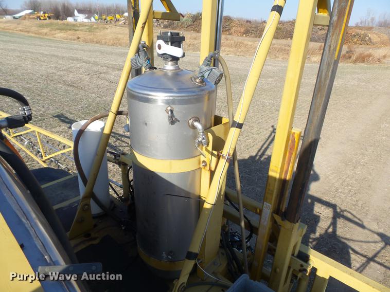 image for item DB6274 1994 Ag-Chem RoGator 664 self-propelled sprayer