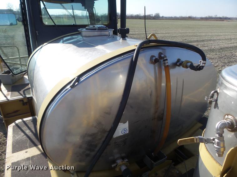 image for item DB6274 1994 Ag-Chem RoGator 664 self-propelled sprayer