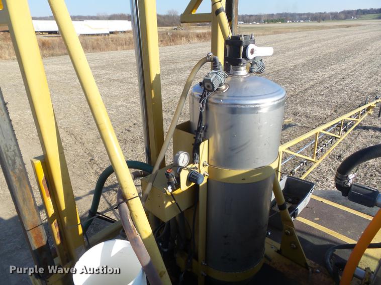 image for item DB6274 1994 Ag-Chem RoGator 664 self-propelled sprayer