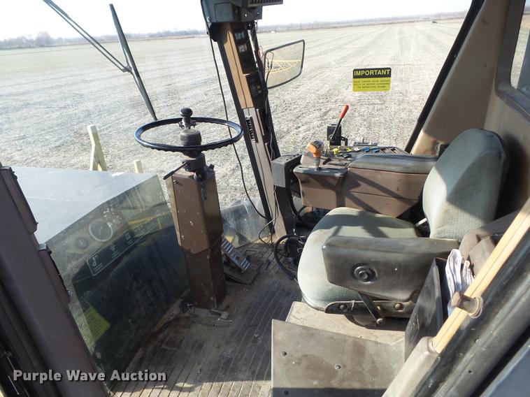 image for item DB6274 1994 Ag-Chem RoGator 664 self-propelled sprayer