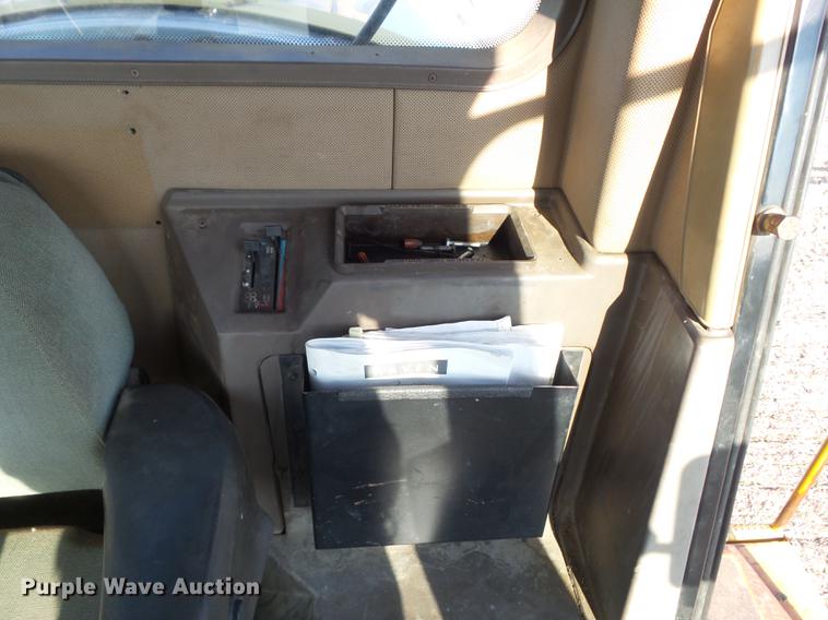 image for item DB6274 1994 Ag-Chem RoGator 664 self-propelled sprayer