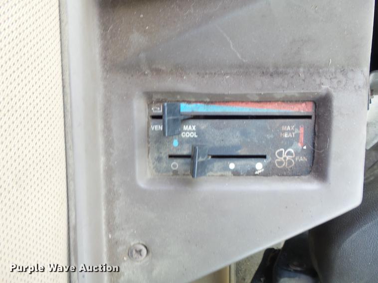 image for item DB6274 1994 Ag-Chem RoGator 664 self-propelled sprayer