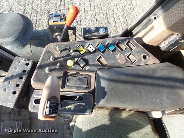 image for item DB6274 1994 Ag-Chem RoGator 664 self-propelled sprayer