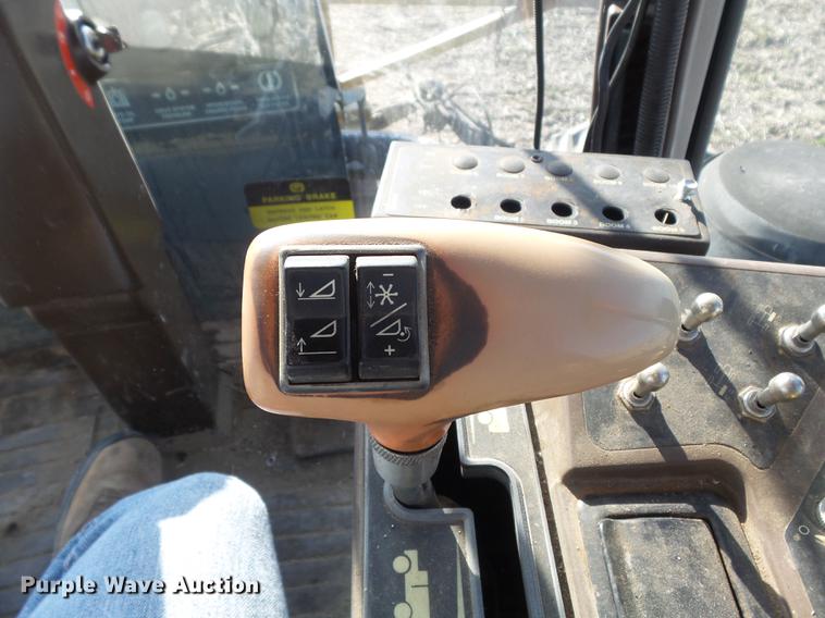 image for item DB6274 1994 Ag-Chem RoGator 664 self-propelled sprayer