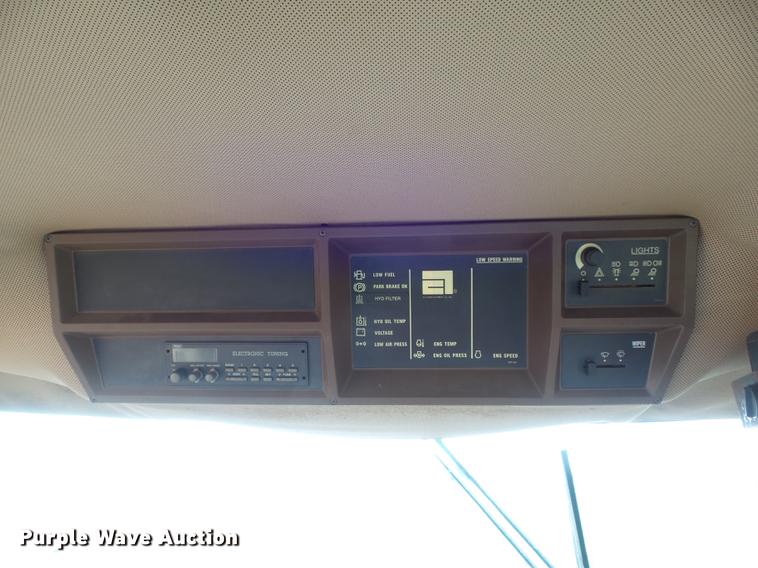 image for item DB6274 1994 Ag-Chem RoGator 664 self-propelled sprayer