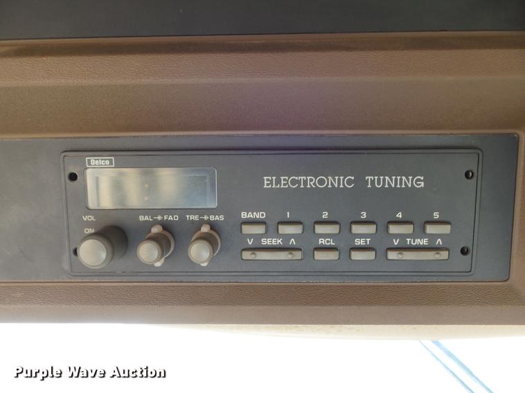 image for item DB6274 1994 Ag-Chem RoGator 664 self-propelled sprayer