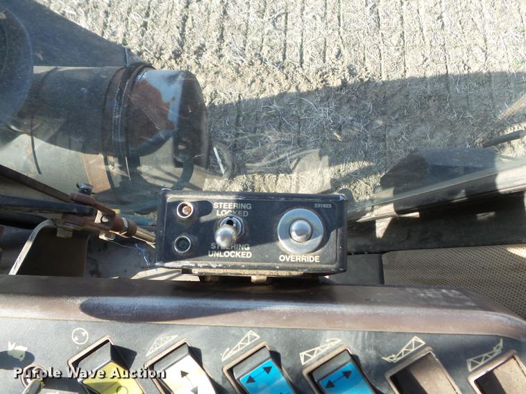 image for item DB6274 1994 Ag-Chem RoGator 664 self-propelled sprayer