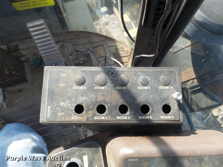 image for item DB6274 1994 Ag-Chem RoGator 664 self-propelled sprayer