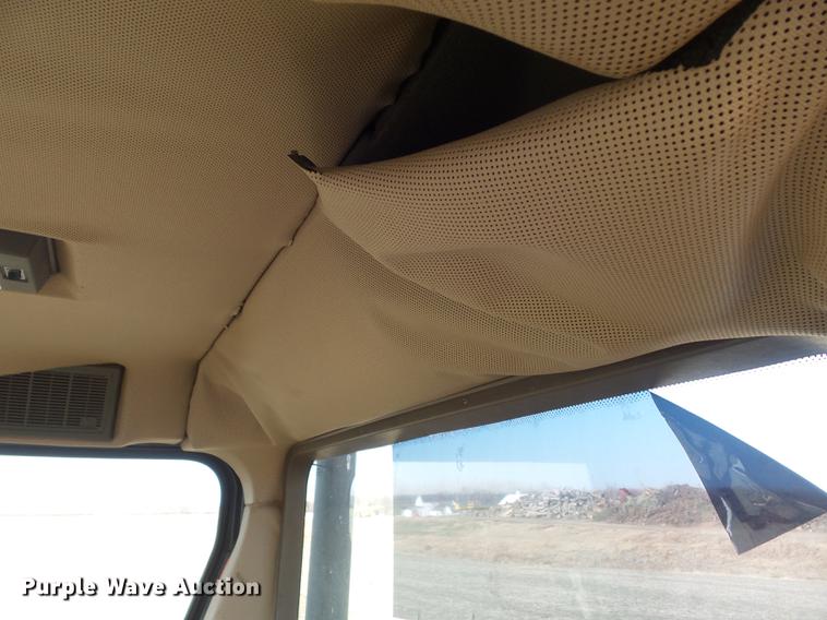 image for item DB6274 1994 Ag-Chem RoGator 664 self-propelled sprayer