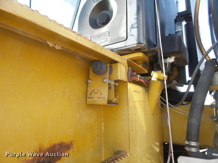 image for item DB6274 1994 Ag-Chem RoGator 664 self-propelled sprayer