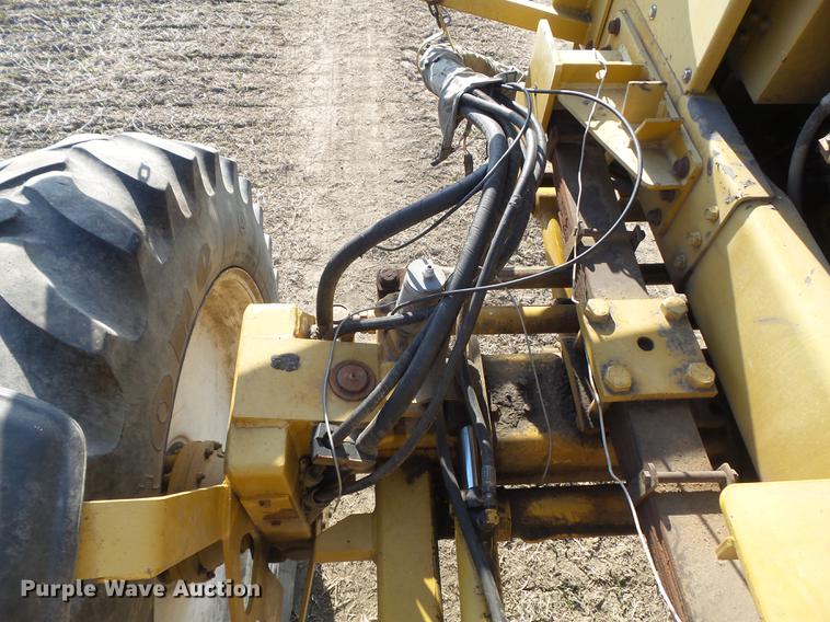 image for item DB6274 1994 Ag-Chem RoGator 664 self-propelled sprayer