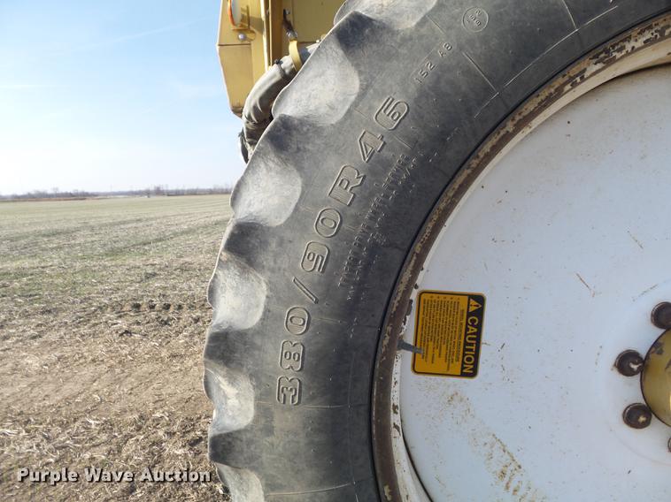 image for item DB6274 1994 Ag-Chem RoGator 664 self-propelled sprayer