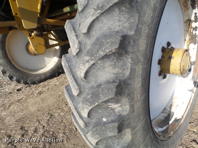 image for item DB6274 1994 Ag-Chem RoGator 664 self-propelled sprayer