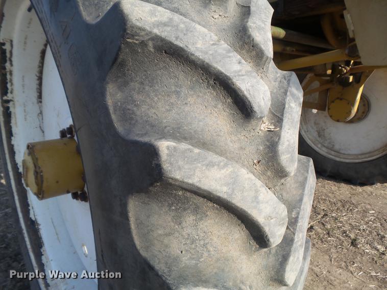 image for item DB6274 1994 Ag-Chem RoGator 664 self-propelled sprayer