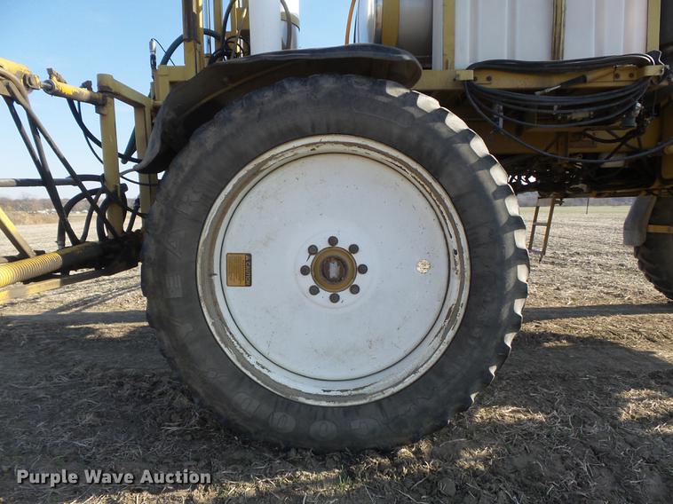 image for item DB6274 1994 Ag-Chem RoGator 664 self-propelled sprayer