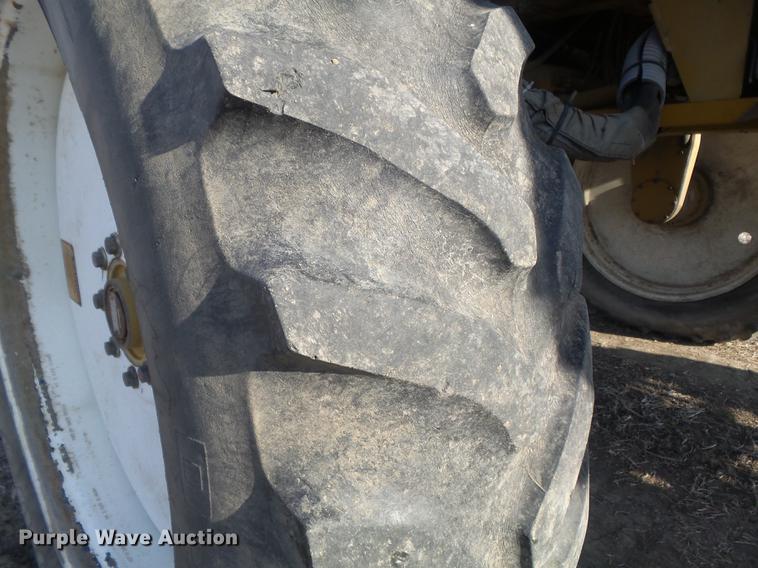 image for item DB6274 1994 Ag-Chem RoGator 664 self-propelled sprayer