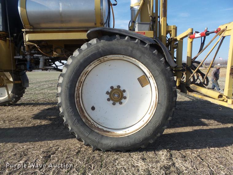 image for item DB6274 1994 Ag-Chem RoGator 664 self-propelled sprayer