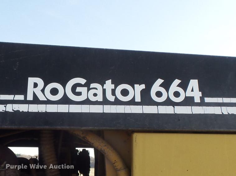 image for item DB6274 1994 Ag-Chem RoGator 664 self-propelled sprayer