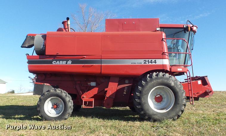 image for item DB6299 1997 Case IH 2144 combine