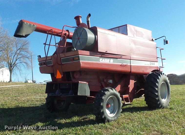 image for item DB6299 1997 Case IH 2144 combine