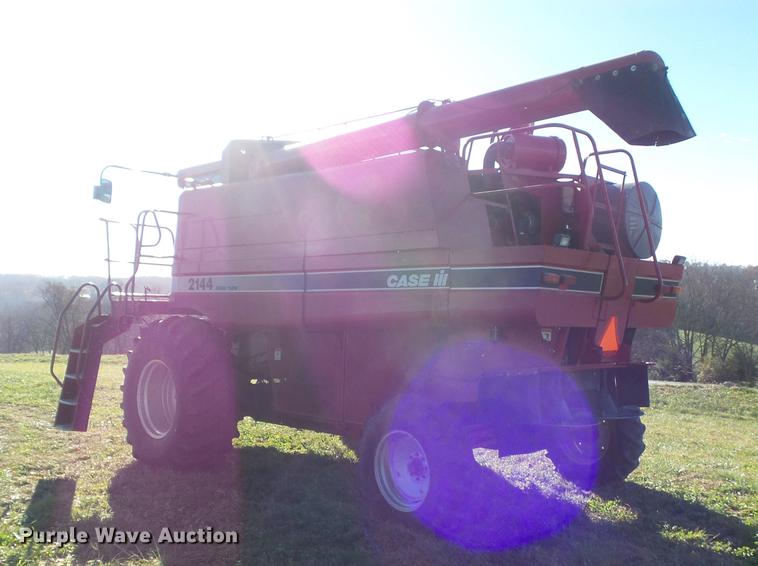 image for item DB6299 1997 Case IH 2144 combine