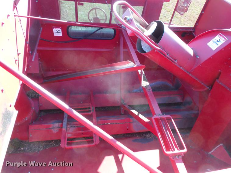 image for item DB6299 1997 Case IH 2144 combine