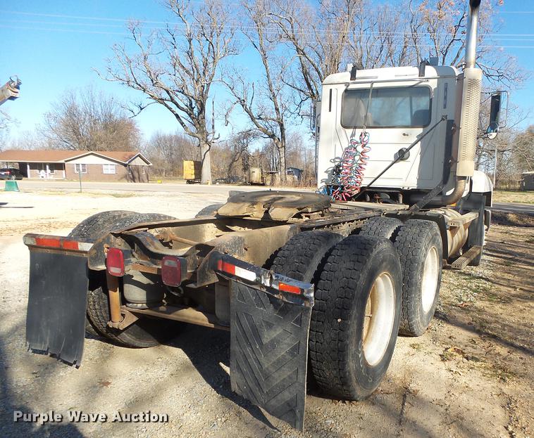image for item DB7339 1999 Mack CH613 semi truck