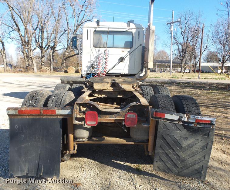 image for item DB7339 1999 Mack CH613 semi truck