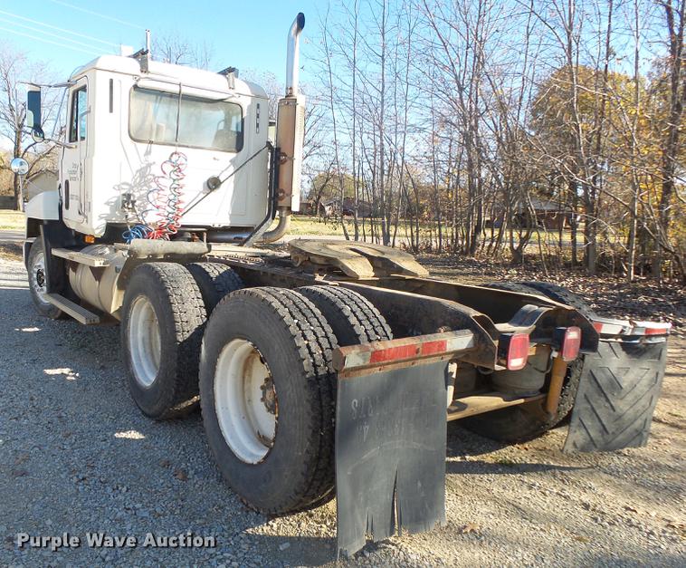 image for item DB7339 1999 Mack CH613 semi truck