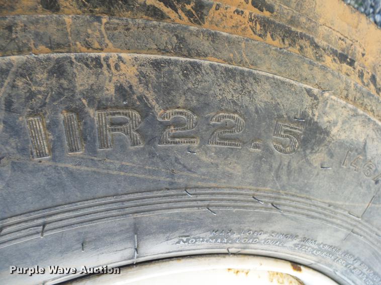 image for item DB7339 1999 Mack CH613 semi truck