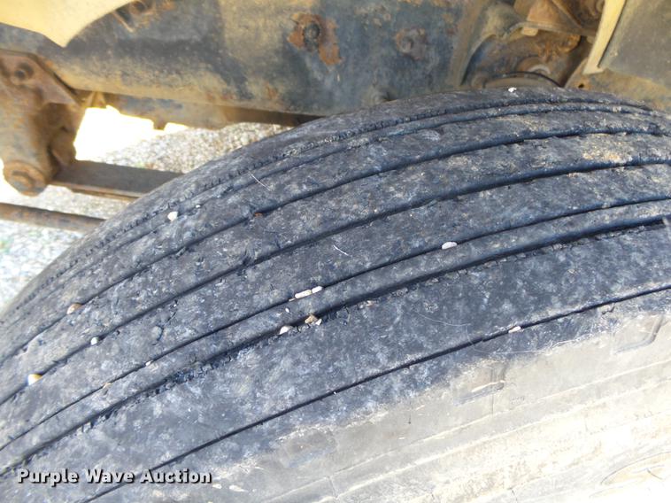 image for item DB7339 1999 Mack CH613 semi truck