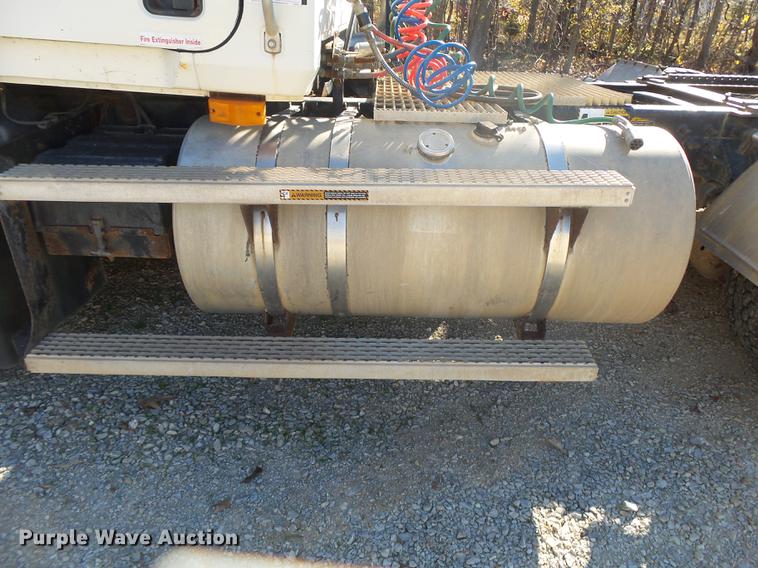 image for item DB7339 1999 Mack CH613 semi truck