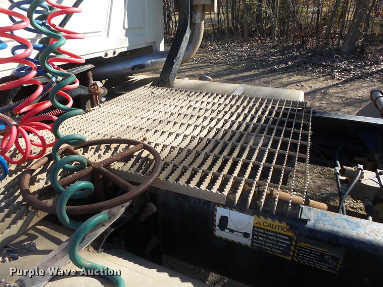 image for item DB7339 1999 Mack CH613 semi truck