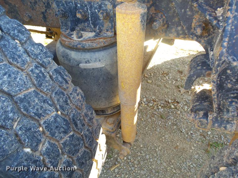 image for item DB7339 1999 Mack CH613 semi truck