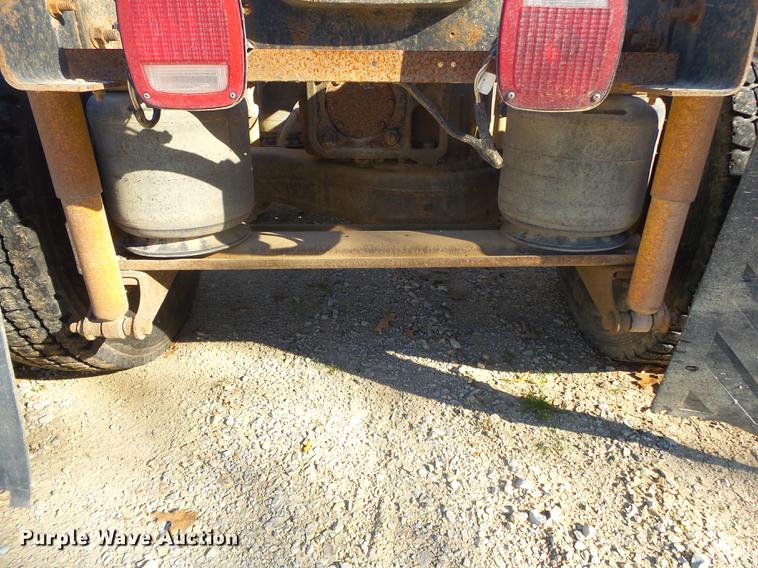 image for item DB7339 1999 Mack CH613 semi truck