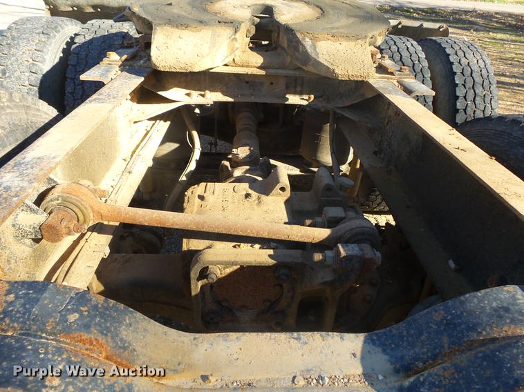 image for item DB7339 1999 Mack CH613 semi truck