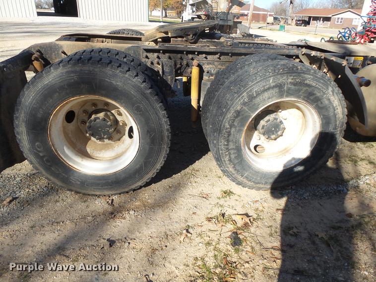 image for item DB7339 1999 Mack CH613 semi truck