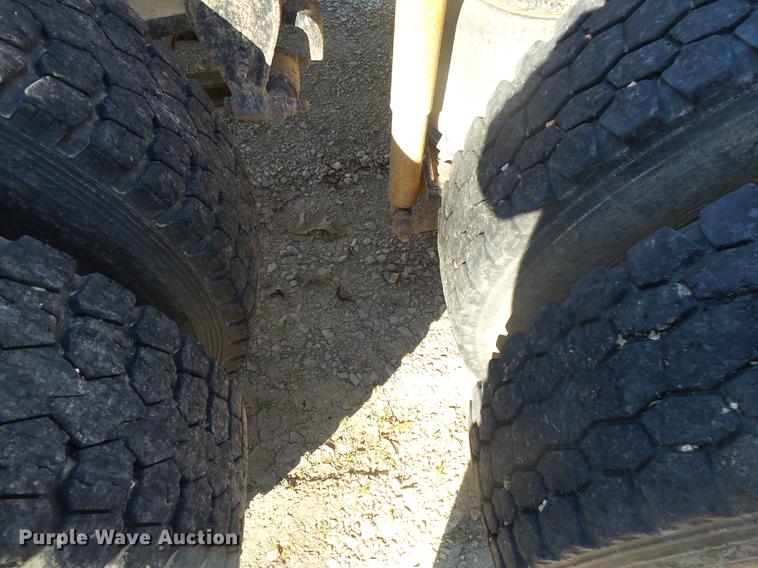 image for item DB7339 1999 Mack CH613 semi truck