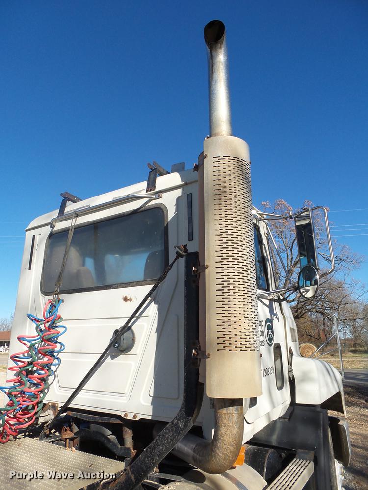 image for item DB7339 1999 Mack CH613 semi truck