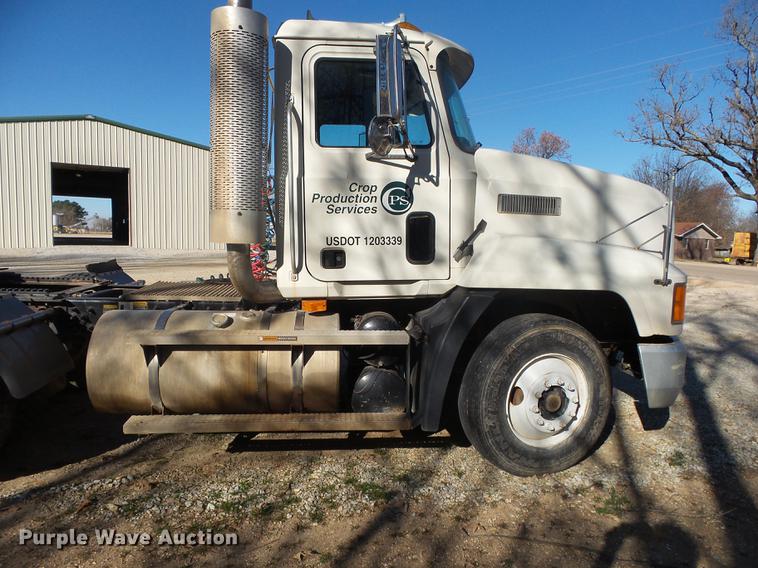 image for item DB7339 1999 Mack CH613 semi truck