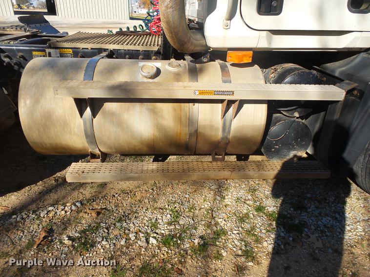 image for item DB7339 1999 Mack CH613 semi truck