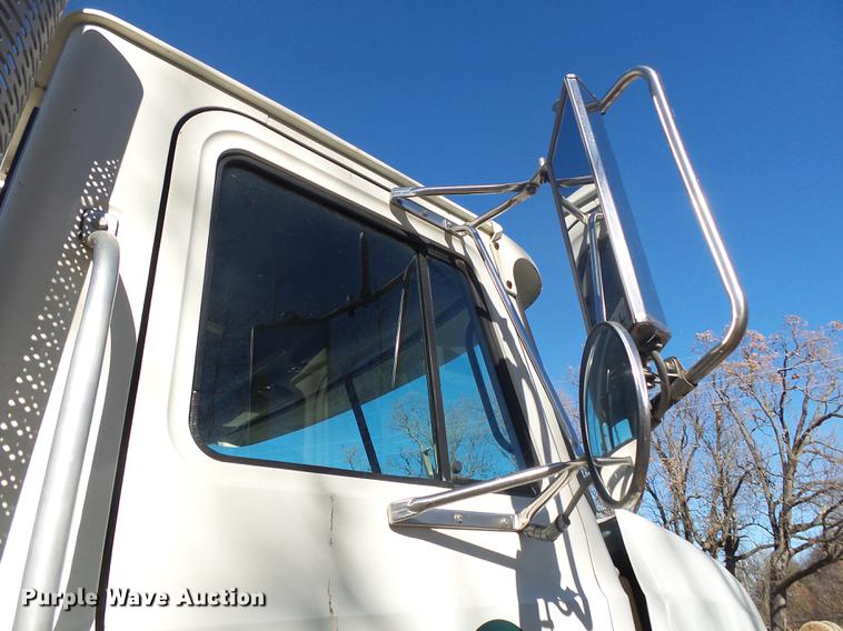 image for item DB7339 1999 Mack CH613 semi truck