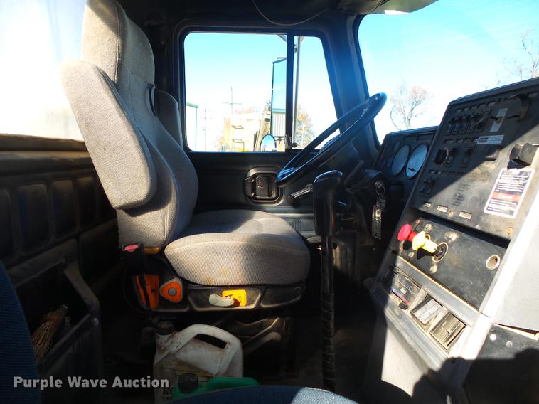 image for item DB7339 1999 Mack CH613 semi truck