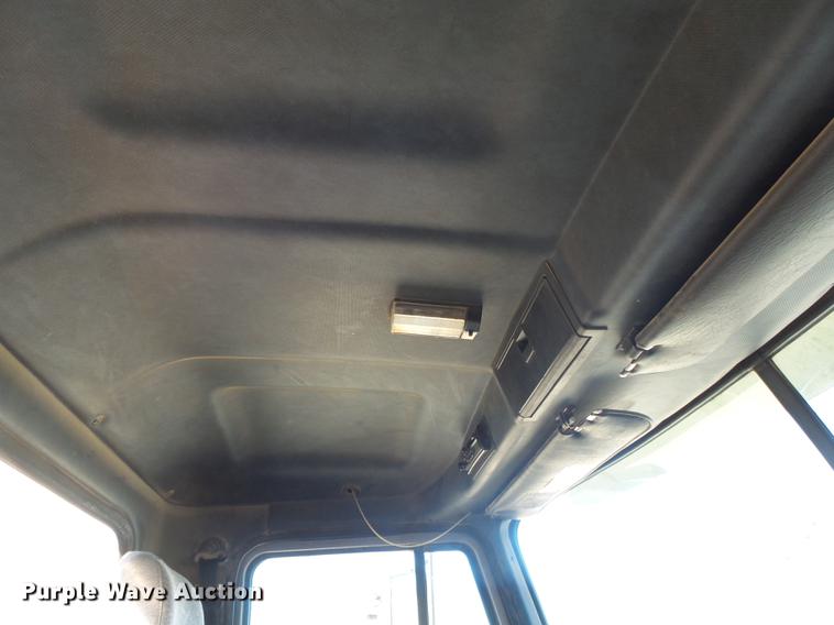 image for item DB7339 1999 Mack CH613 semi truck